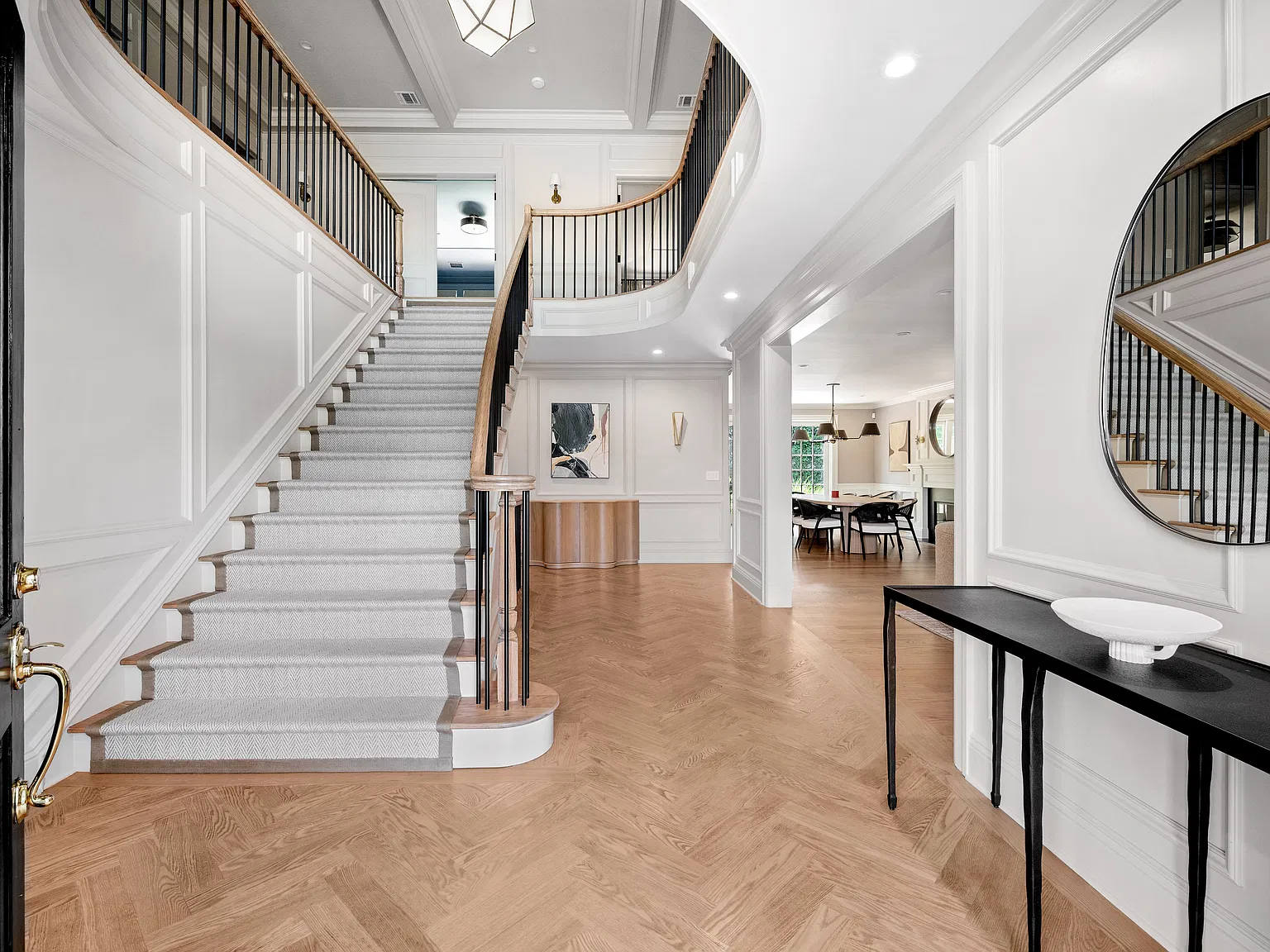 Stunning New Renovation Overlooking Polo Grounds — Photo 2