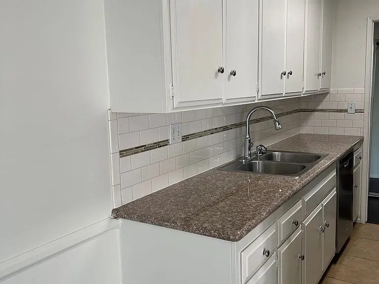079 - 1306 N Columbus — Photo 19