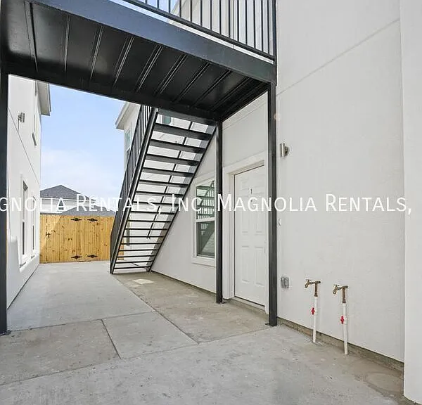 4008 Ventura Ave #4 — Photo 2