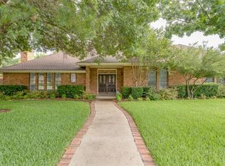 6704 Meadows West Dr S, Fort Worth, TX 76132