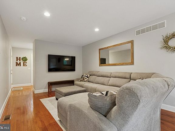 5th image of 552 Creekside Dr