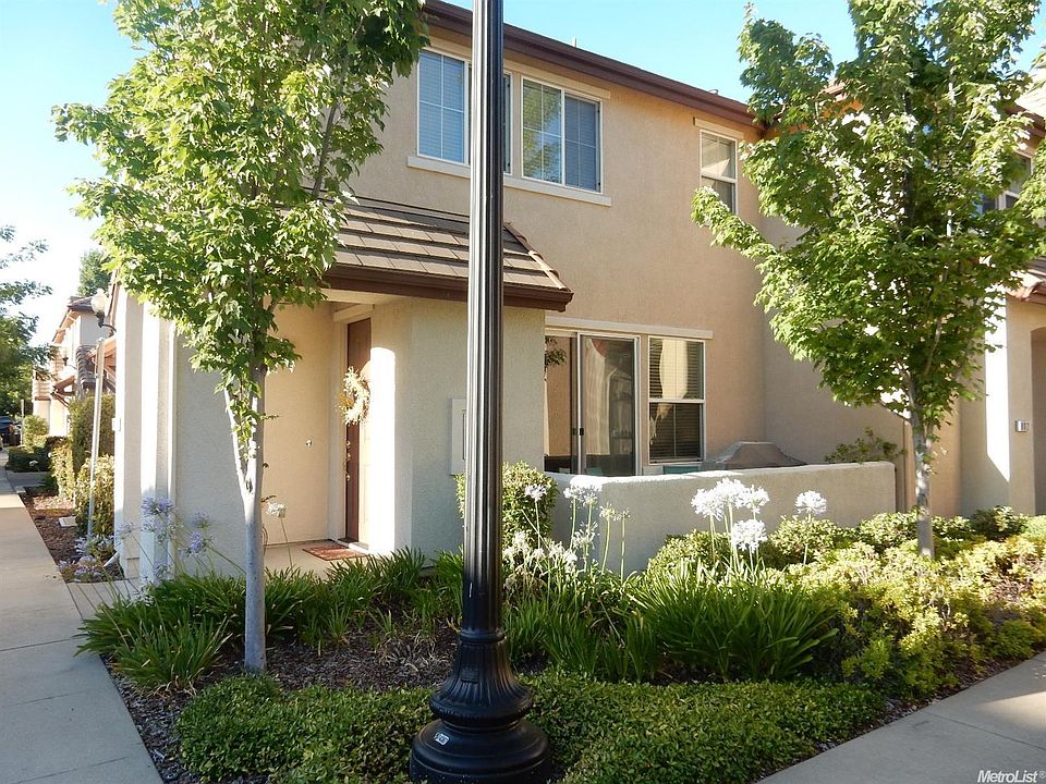 1st image of 801 Esplanade Cir
