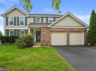 73 S Cottage Rd, Sterling, VA 20164