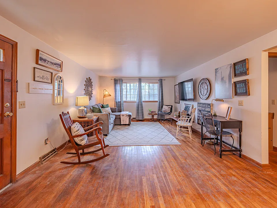 FURNISHED: Living Room