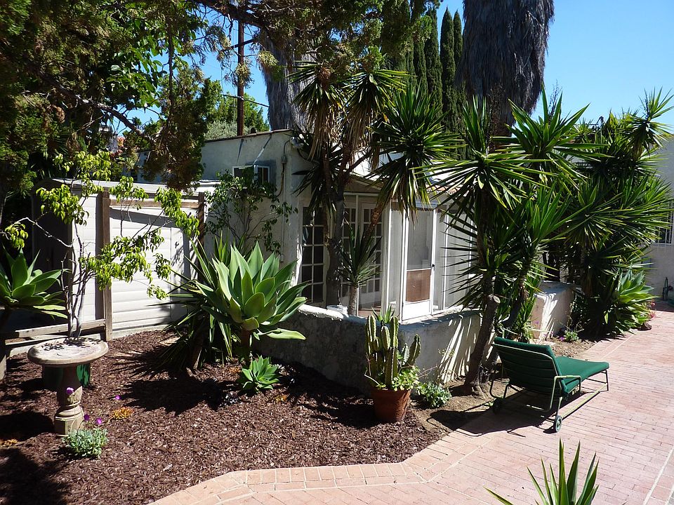 Detached "cottage" nestled amongst healthy, green plants/trees!