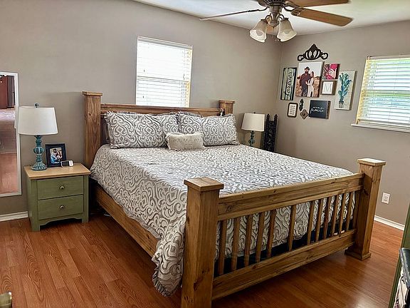 4th image of 3223 Stanford Dr