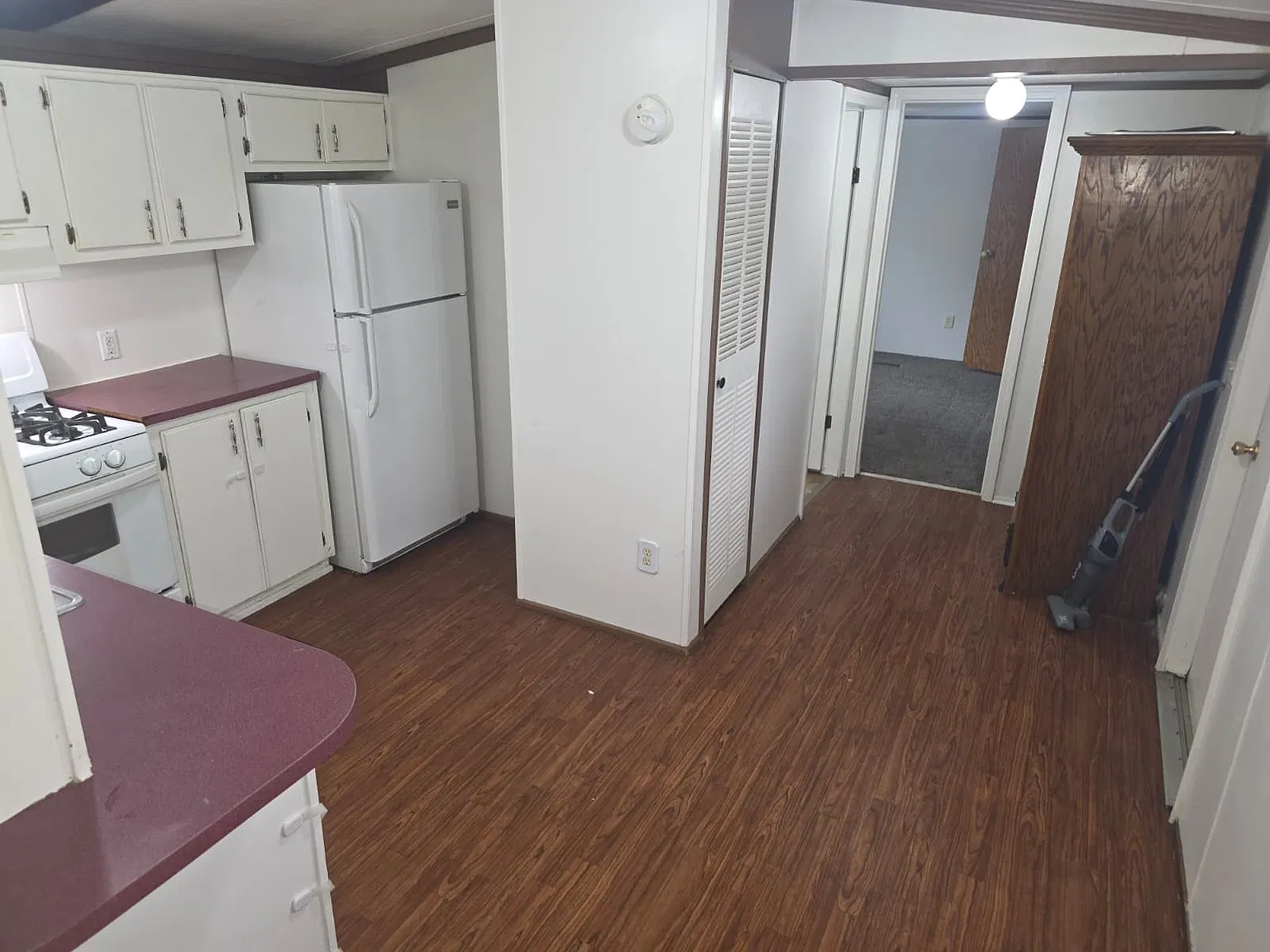 2 bed, $900 — Photo 2