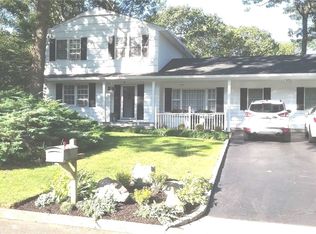 2 Washington Ave, Miller Place, NY 11764