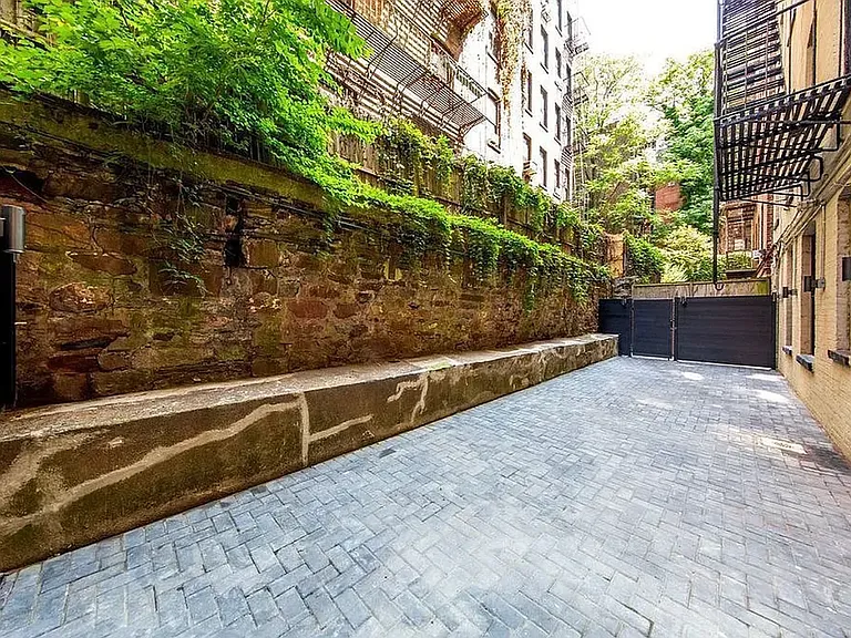 199 W 10th St #L1 — Photo 1