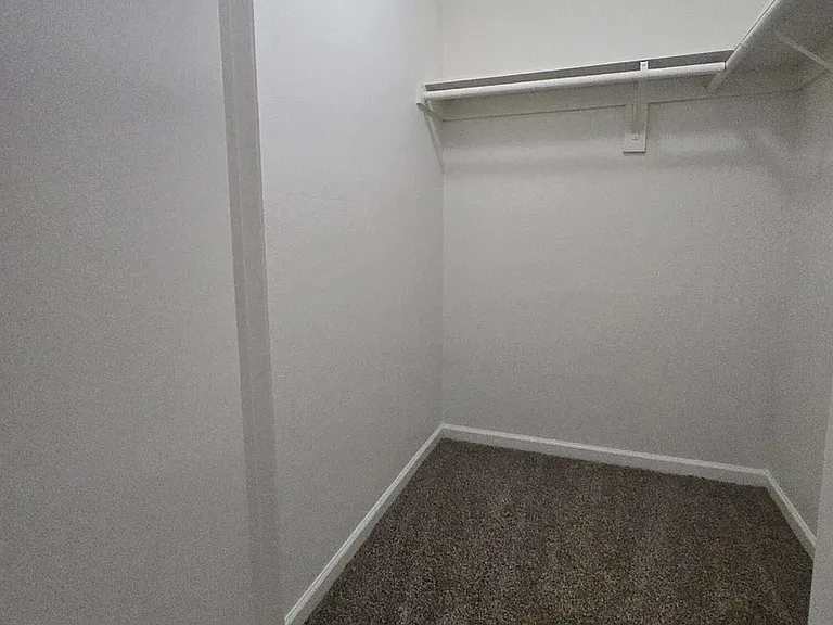 2230 E Beverly Ln — Photo 8