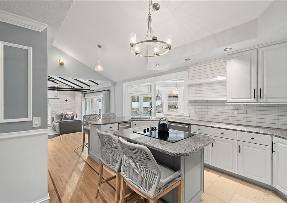 21 Lantern Rd, Smithfield, RI 02917 Zillow