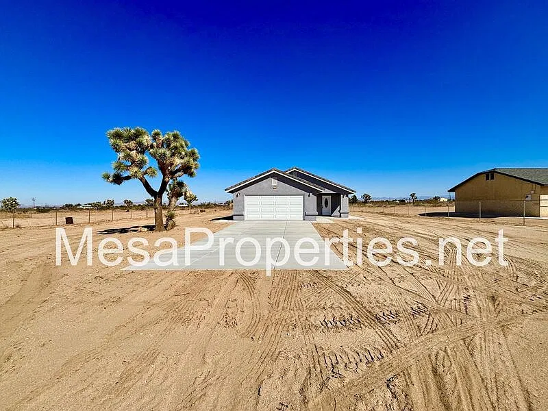 3 bed, 2.0 bath, 1200 sqft, $2,395 — Photo 1