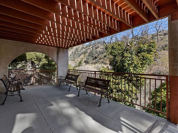 5th image of 19182 Caliente Creek Rd