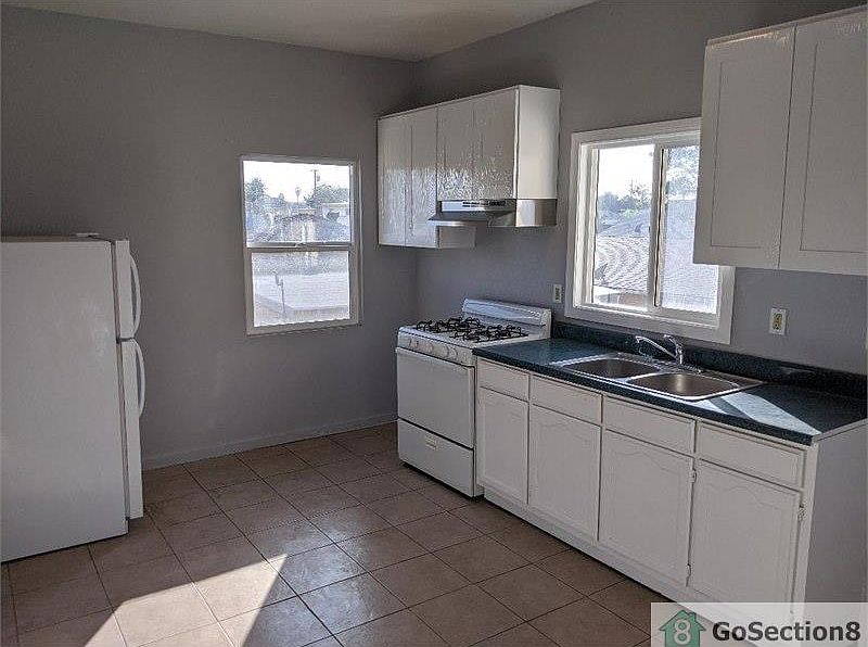 1st image of 1221 W 87th St