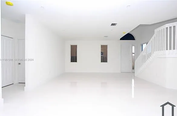 15631 SW 11th Ter — Photo 5