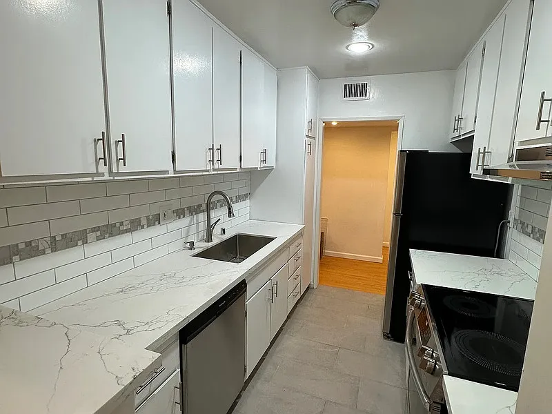 18307 Burbank Blvd #9