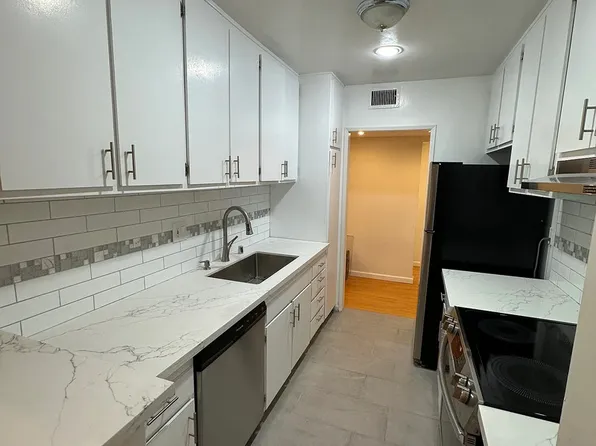18307 Burbank Blvd Unit 9, Tarzana, CA 91356