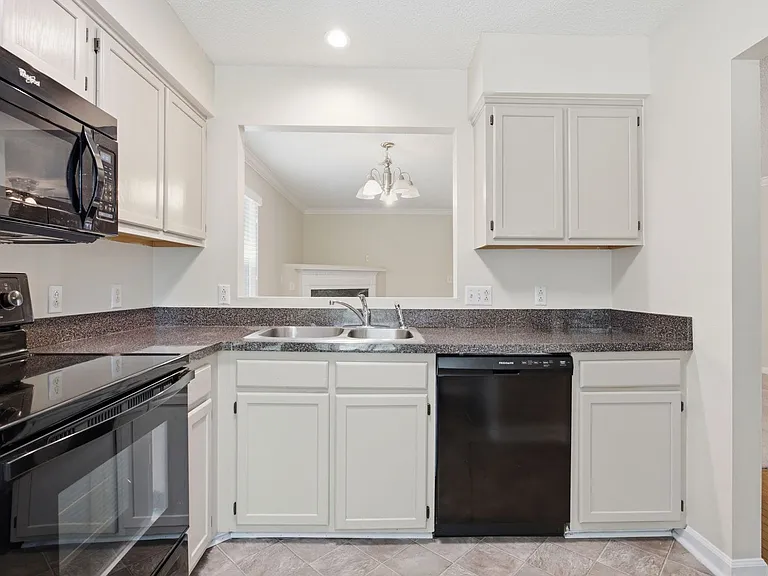 1601 Oakland Hills Way — Photo 6