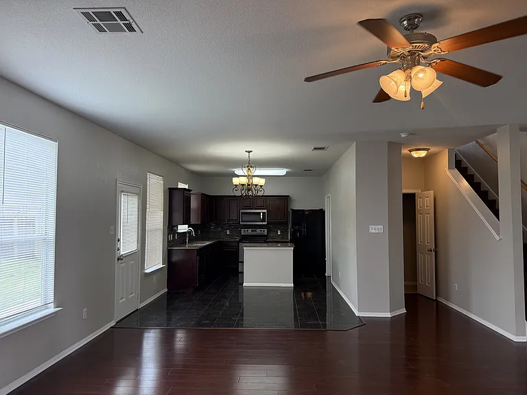 502 Constellation Dr — Photo 4
