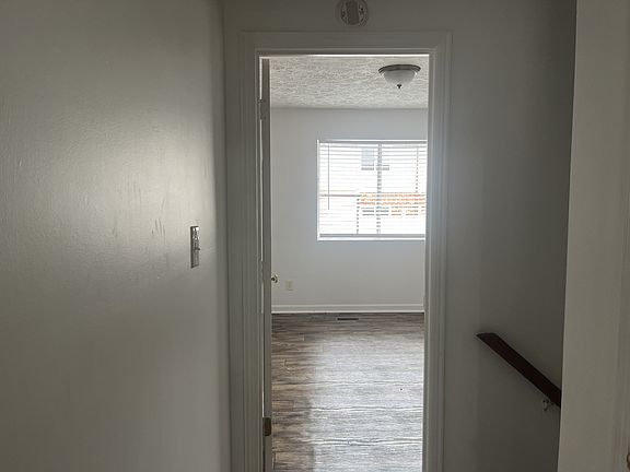 4th image of 206 Fountain Dr #1