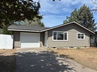 819 NW 7th St, Redmond, OR 97756