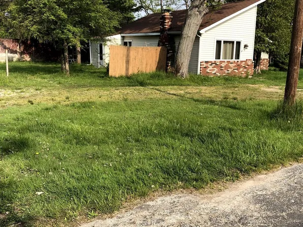 371 Monroe Blvd, Harsens Island, MI 48028