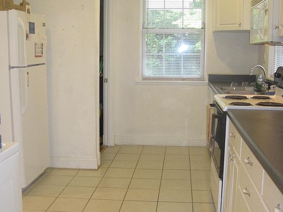 5th image of 421 Townes St APT 4