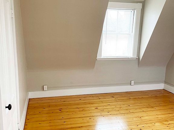 3rd image of 21 Beckford St #3