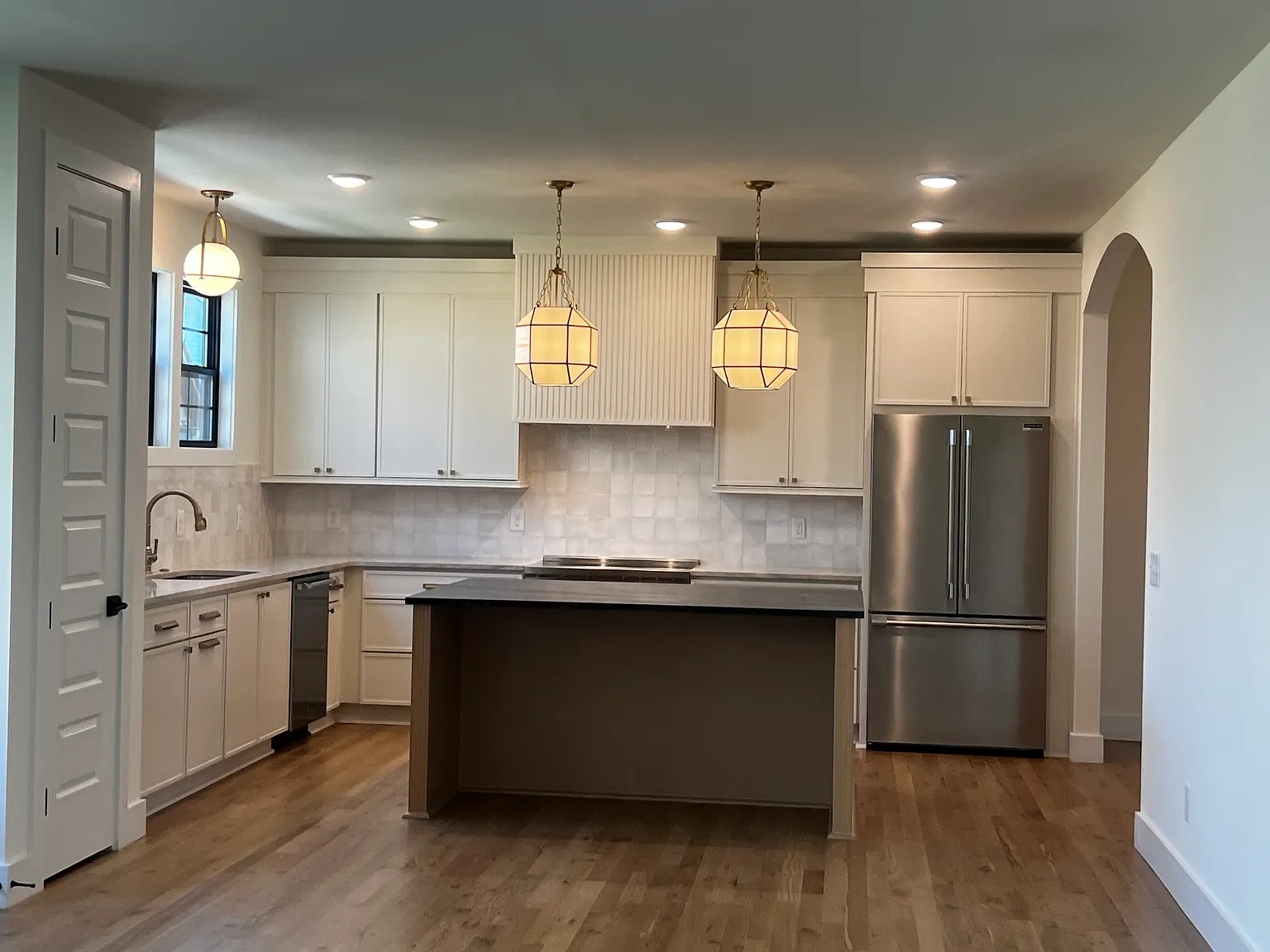 4 bed, 3.5 bath, 1891 sqft, $4,250 — Photo 4
