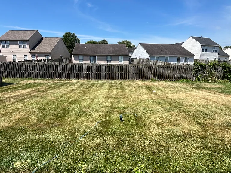 2045 Lakecrest Dr — Photo 32