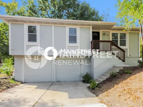 13206 15th St, Grandview, MO 64030