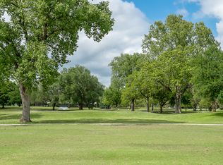 610 Golfcrest Dr, Windcrest, TX 78239