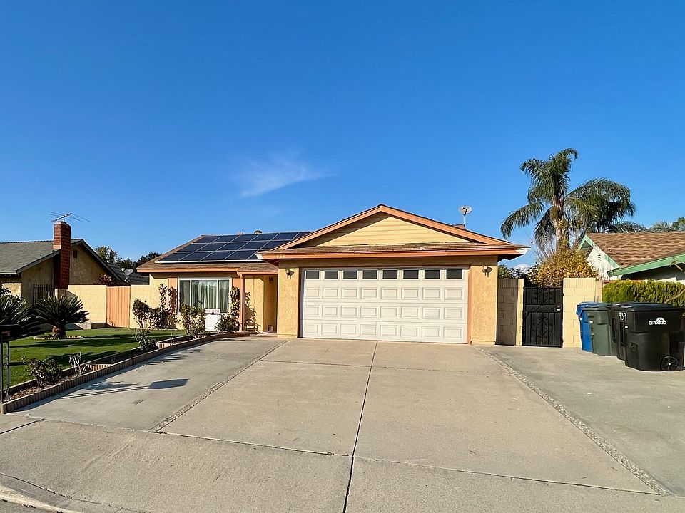 1st image of 939 E Banyan St