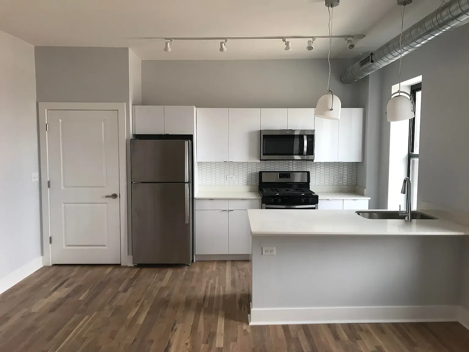 1 bed, 800 sqft, $1,835 — Photo 2