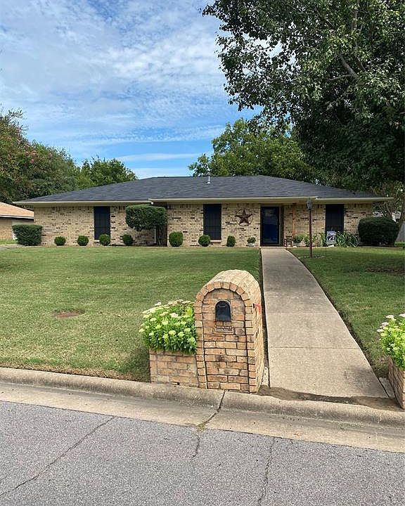 1st image of 10405 Oak Creek Dr