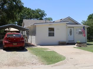 126 W 15th St, Russell, KS 67665