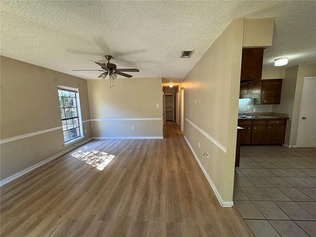 3 bed, 1.5 bath, 1151 sqft, $1,500 — Photo 3