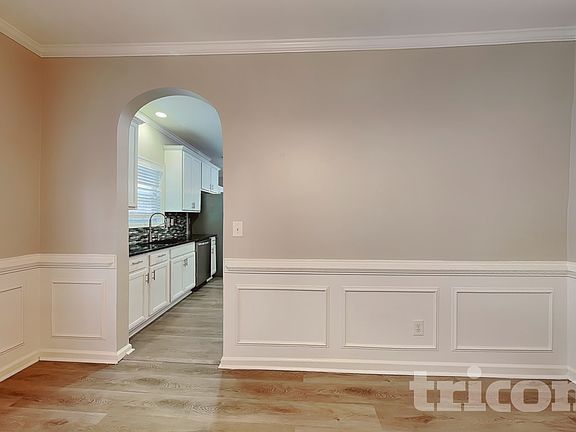 5th image of 1219 Falls Creek Ct