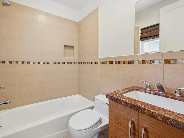 1517 Howard Ave — Photo 32