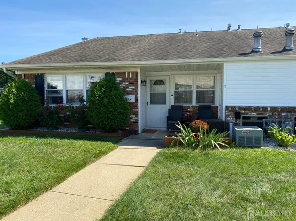 1 Florida Ct, Matawan, NJ 07747