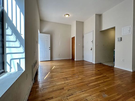 3rd image of 26 E 127th St APT 2R