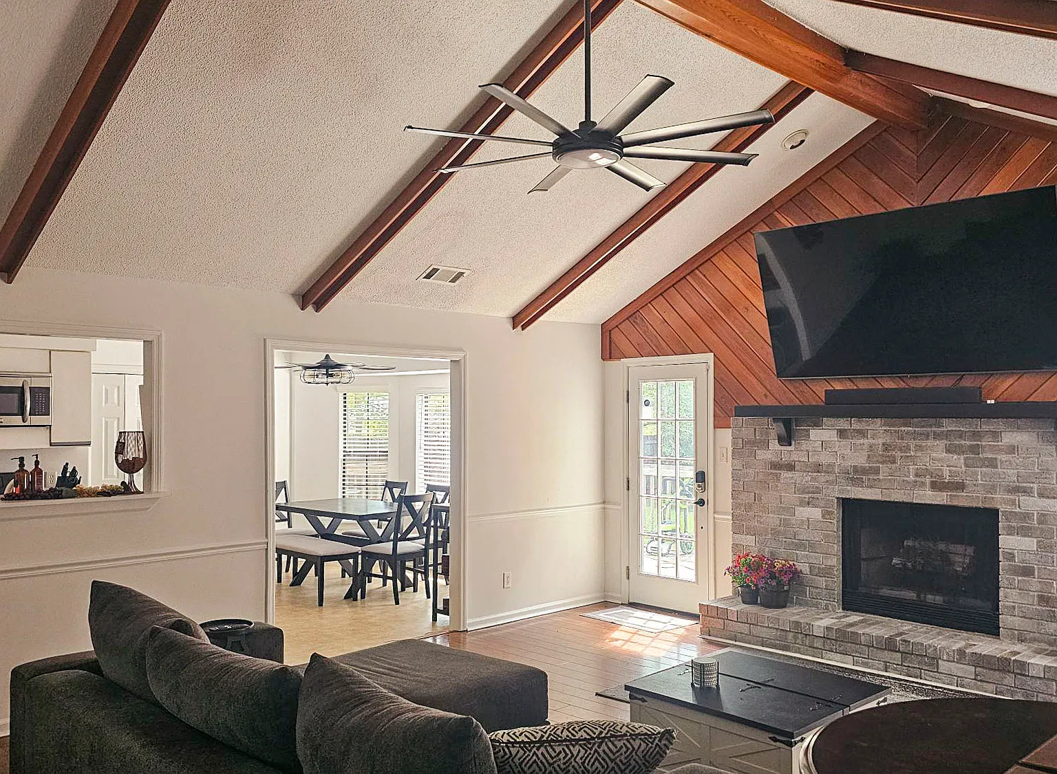 3 bed, 1619 sqft, $2,700 — Photo 4