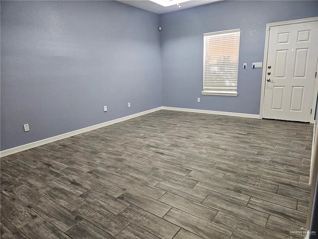 1 bed, 1.5 bath, 950 sqft, $950 — Photo 3
