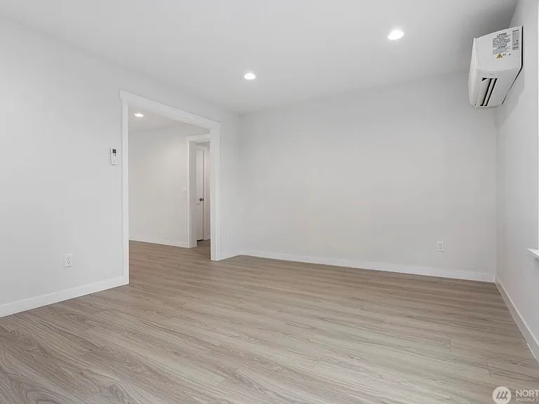 4656 Bay Rd — Photo 12