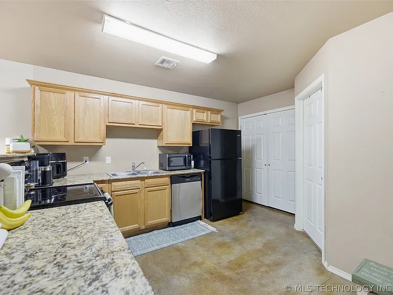 1407 W Haskell St — Photo 8