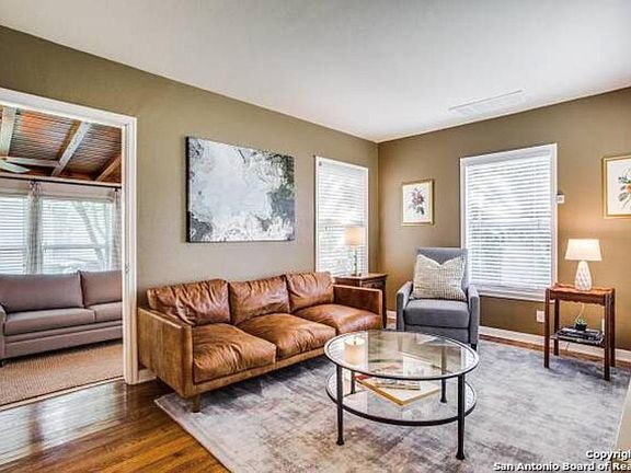 3rd image of 206 W Meadowlane Dr