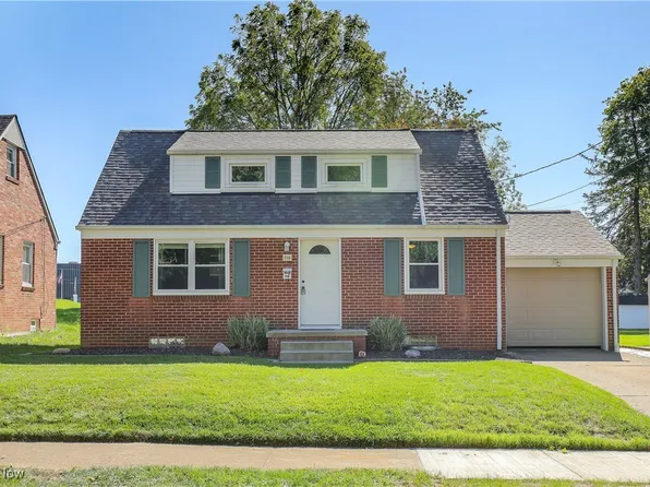 318 Viking St NW, North Canton, OH 44720