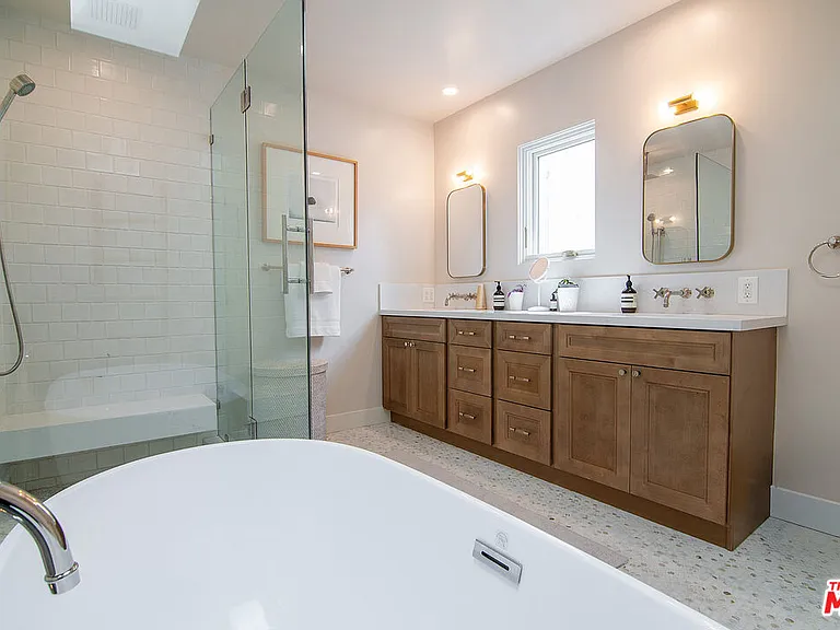 8021 Blackburn Ave #U — Photo 26