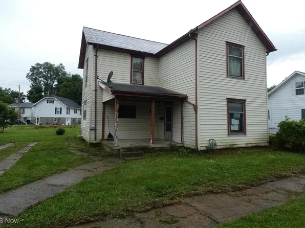 274 N 8th St, McConnelsville, OH 43756