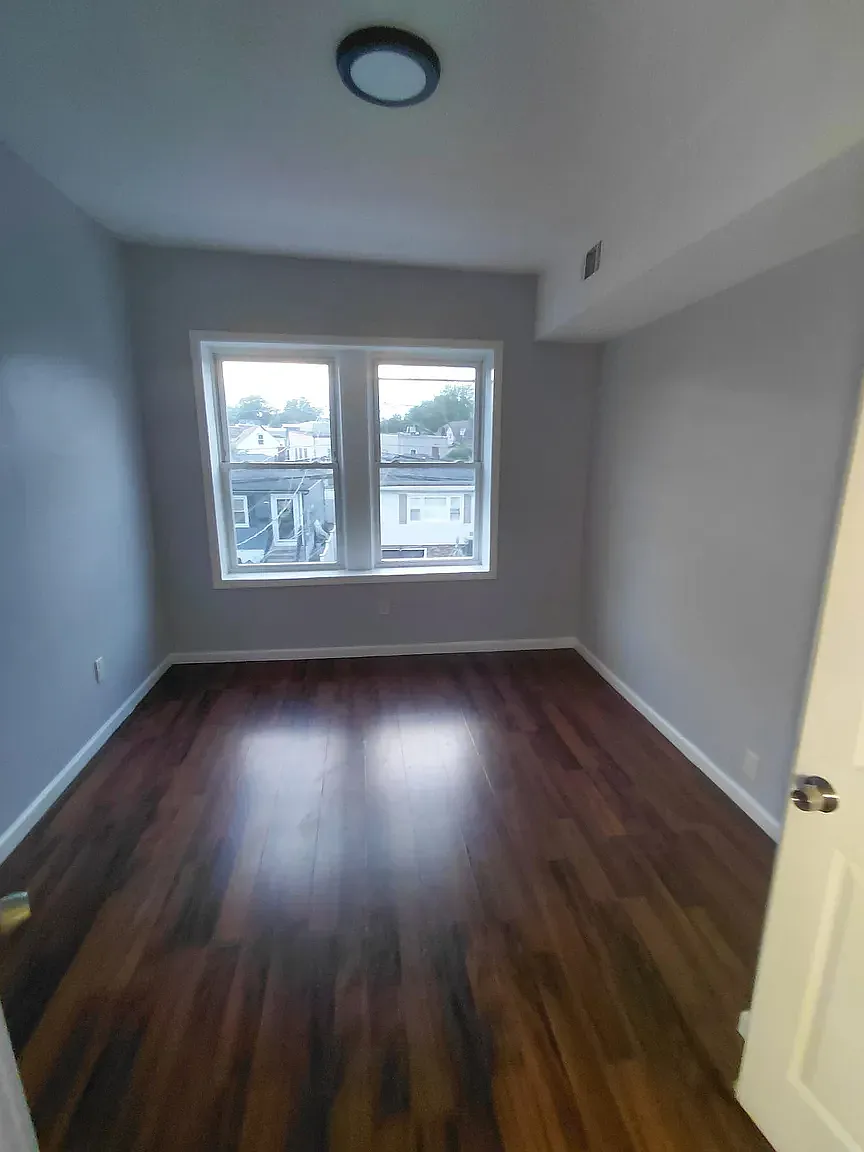 3 bed, $1,850 — Photo 1